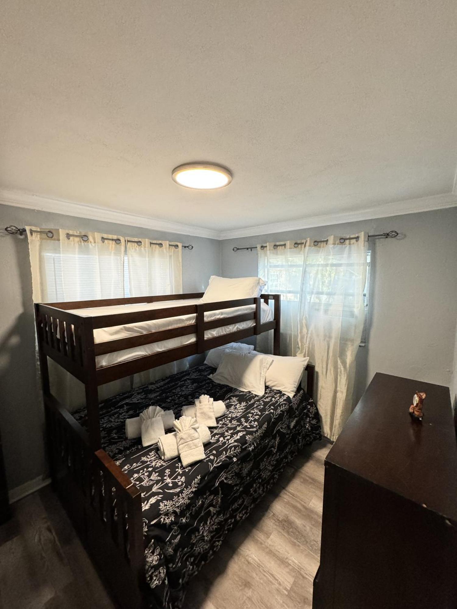 Downtown Single Family Modern Bungalow Close To Beaches And Dining Home 萨拉索塔 外观 照片